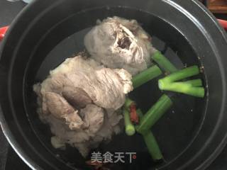大骨头汤的做法步骤：3