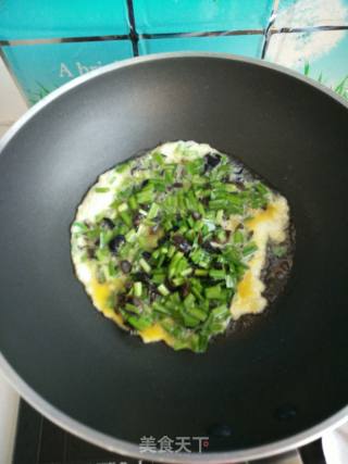 韭菜木耳炒鸡蛋的做法步骤：5