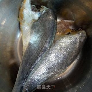 蒸菜：清蒸黄花鱼的做法步骤：1