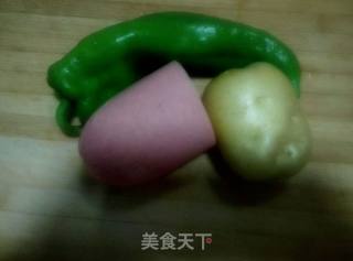 尖椒土豆炒火腿的做法步骤：1