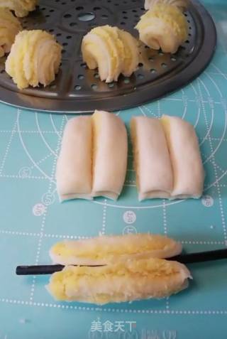 椰蓉牛奶花卷的做法步骤：10