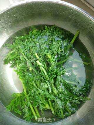 芝麻酱.拌茼蒿的做法步骤：4