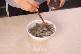 豪华海鲜好欢螺螺蛳粉的做法步骤：2
