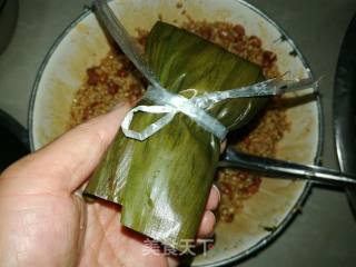 红豆梅花肉粽的做法步骤：11