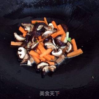 香菇虾仁豆腐煲的做法步骤：10