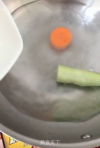 黄瓜丸子汤的做法步骤：3