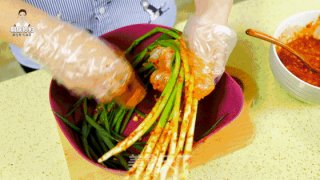 炎热的夏天，尝尝超爽口的小葱泡菜吧！的做法步骤：11