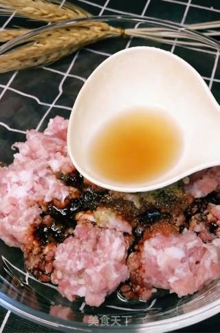 炸猪肉丸子的做法步骤：4