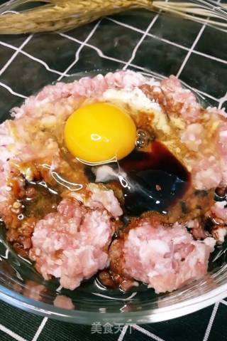 炸猪肉丸子的做法步骤：6