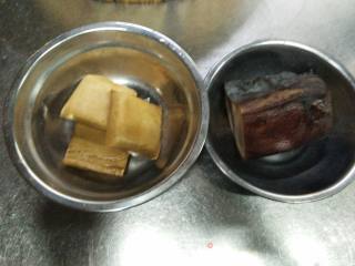 蒸炎陵大片腊肉的做法步骤：1