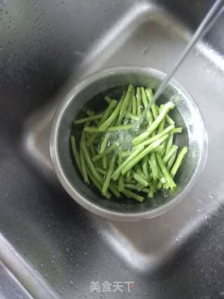 干煸豆角的做法步骤：2