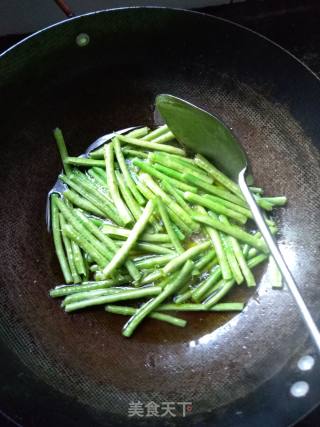 干煸豆角的做法步骤：5