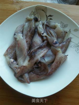 海猫炒韭菜的做法步骤：1