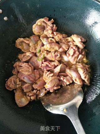 青椒炒鸡胗的做法步骤：6