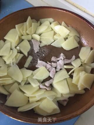 土豆炒肉片的做法步骤：3