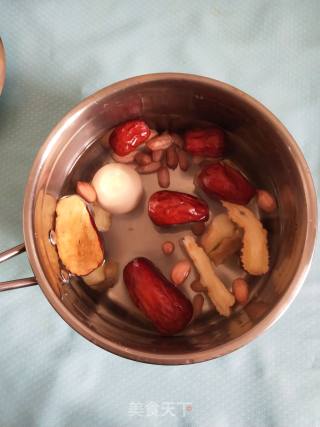 当归红枣鸡蛋水的做法步骤：2