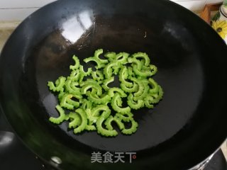 苦瓜炒蛋的做法步骤：6