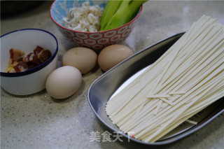 鲜汤肉末面的做法步骤：1