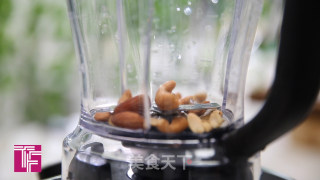 香蕉奶昔的做法步骤：1