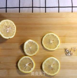 粉色咸柠七的做法步骤：2