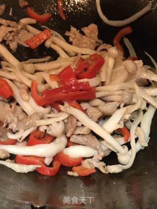 海鲜菇炒肉的做法步骤：6