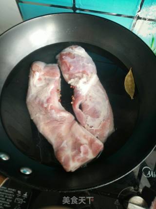 肉夹馍的做法步骤：1