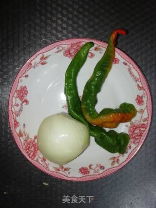 家常干锅土豆片的做法步骤：1