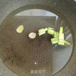 糖醋排骨的做法步骤：3