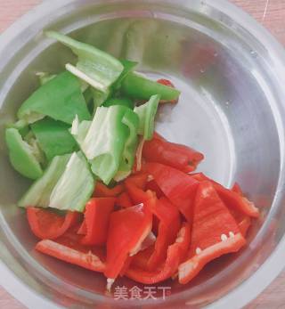 辣焖三黄鸡的做法步骤：2