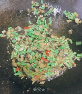 长豆角炒茄子的做法步骤：4