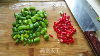 双椒小炒肉的做法步骤：2