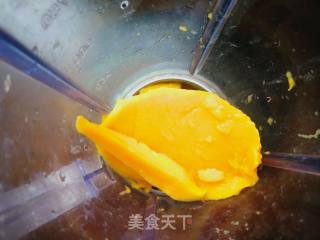 西瓜芒果奶昔的做法步骤：2