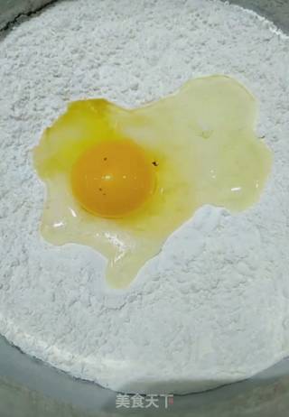 南瓜花卷的做法步骤：1