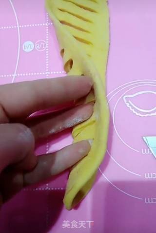南瓜花卷的做法步骤：7