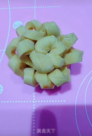 南瓜花卷的做法步骤：8