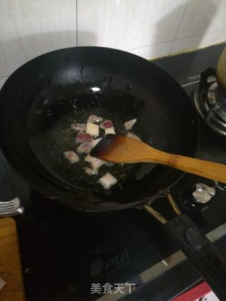 韭菜炒肉的做法步骤：1