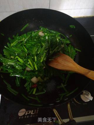 韭菜炒肉的做法步骤：2