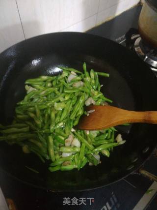 家常豆角炒肉的做法步骤：4