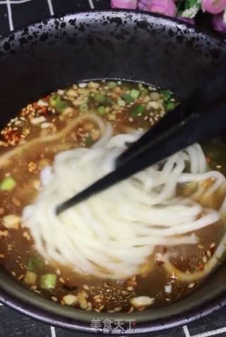 热汤面的做法步骤：9
