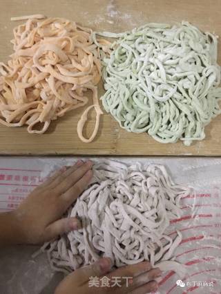 三彩手工面的做法步骤：6