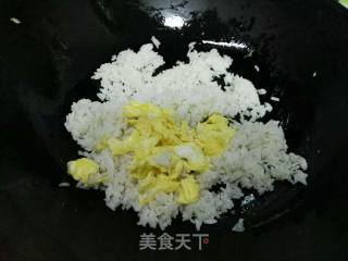 老干妈蛋炒饭的做法步骤：5