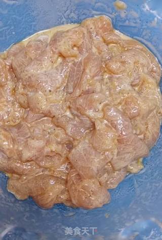 葱爆肉的做法步骤：1
