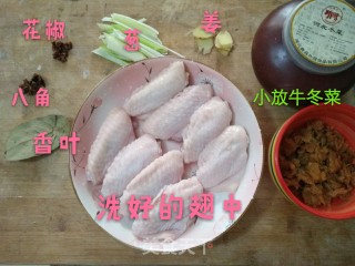 冬菜蒸翅中的做法步骤：1