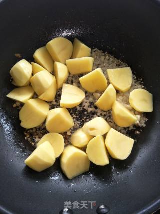 烧土豆的做法步骤：4