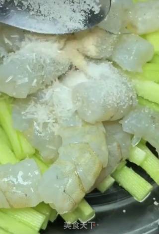 黄瓜虾仁烙的做法步骤：3