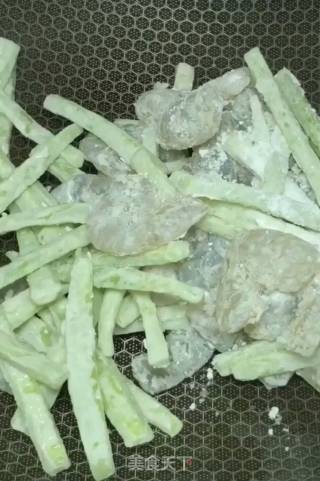 黄瓜虾仁烙的做法步骤：4