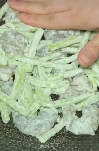 黄瓜虾仁烙的做法步骤：5