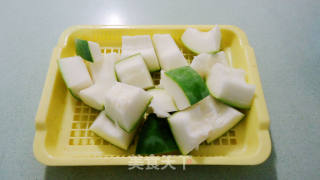 薏米茨实猪骨煲冬瓜汤的做法步骤：3