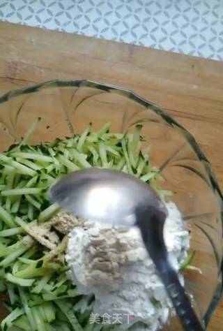 黄瓜蛋饼的做法步骤：3