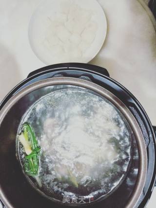 竹菘鸡汤的做法步骤：3